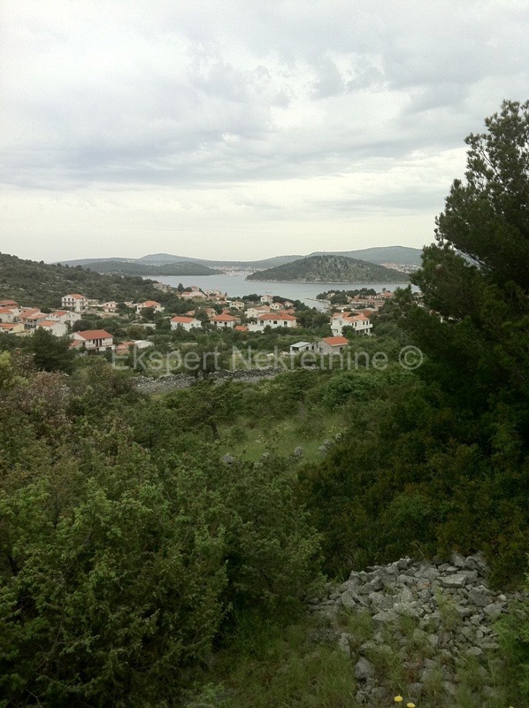 Rogoznica, terreno edificabile in una posizione eccellente, opportunità