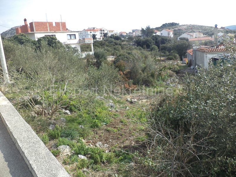 Marina, edificio. terreno 1429 m2, vicino al centro, elettricità, acqua