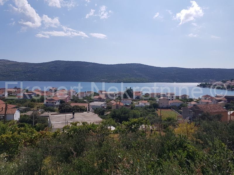 Marina, Poljica, terreno edificabile 1850m2, 150 m dal mare