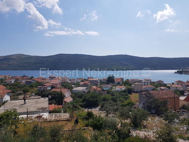 Marina, Poljica, terreno edificabile 1850m2, 150 m dal mare