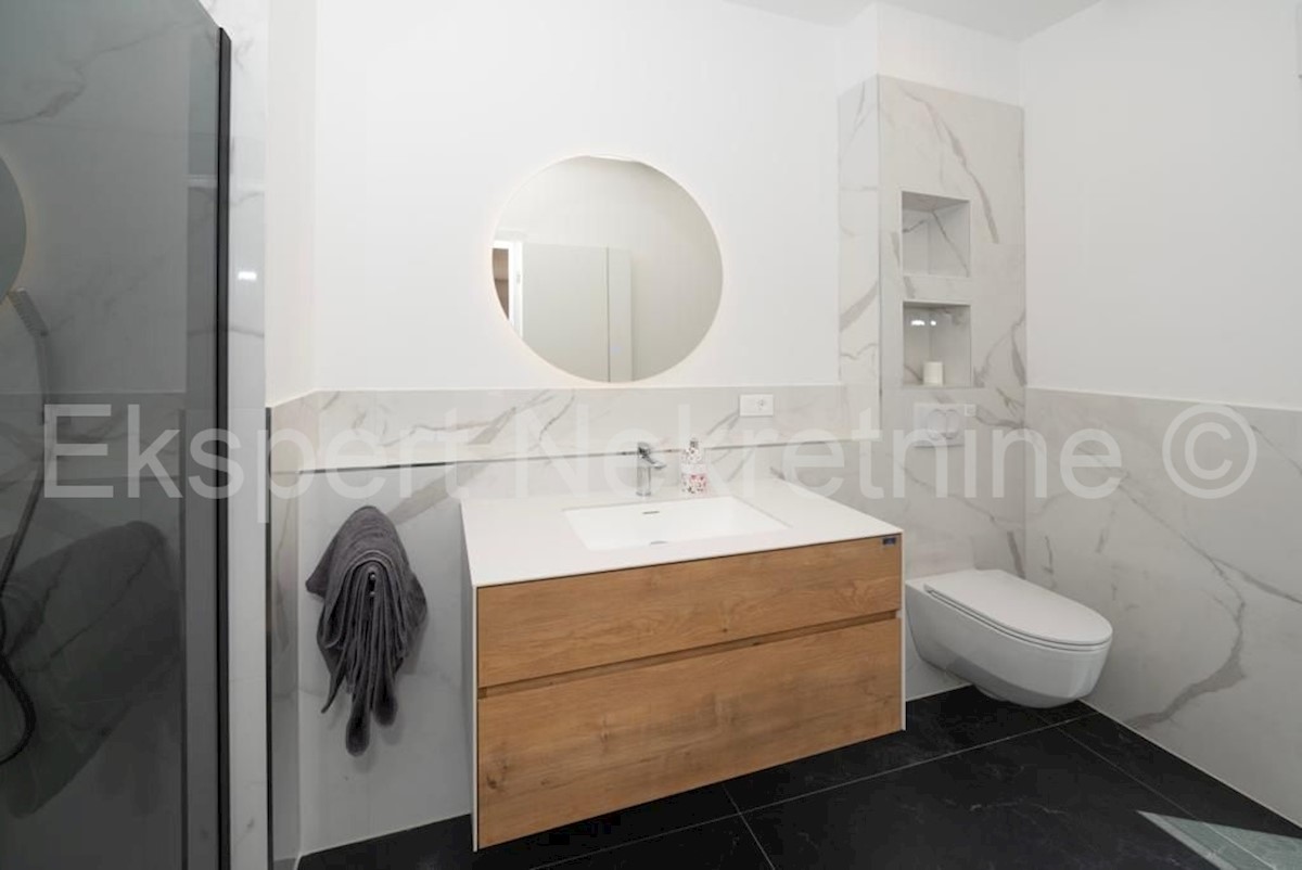 Traù, Lux. villa 340 m2, con piscina e garage e giardino paesaggistico