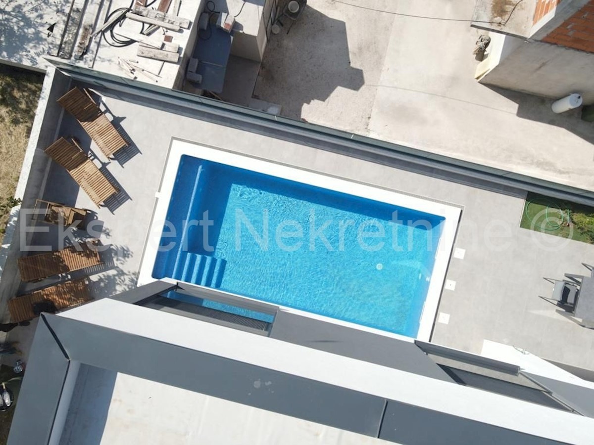 Traù, Lux. villa 340 m2, con piscina e garage e giardino paesaggistico