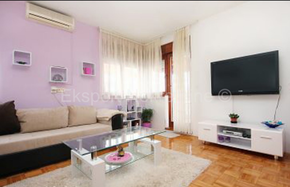 Trogir, MIševac, comodità. bilocale 97 mq con ampio terrazzo