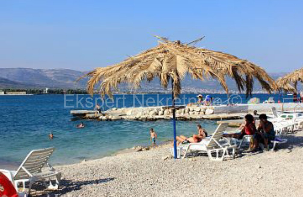 Trogir, MIševac, comodità. bilocale 97 mq con ampio terrazzo