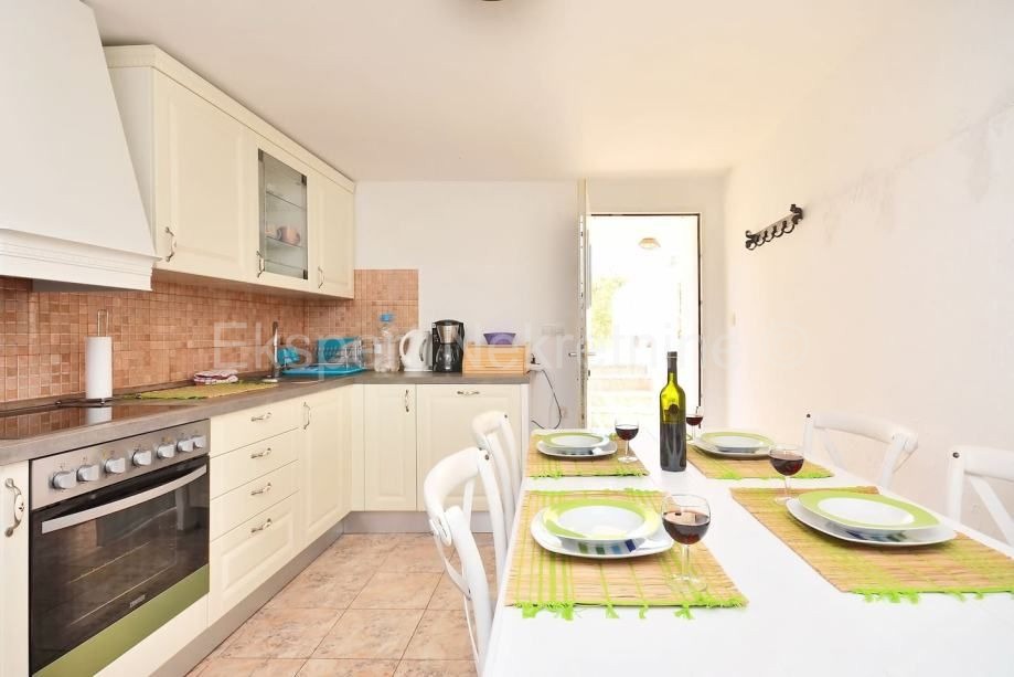 Drvenik Veliki, casa indipendente 160m2 con vista mare, a 220 metri dal mare