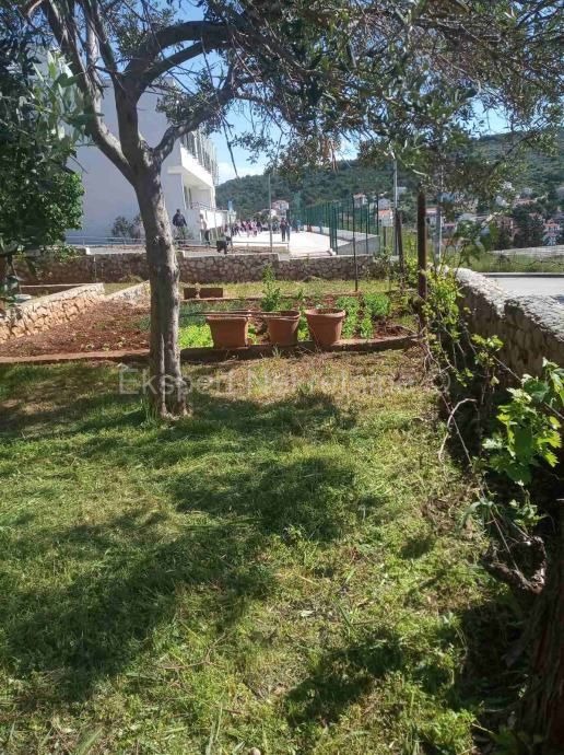 Okrug G., casa indipendente 375m2 con giardino 481m2, 190m dal mare e dalla spiaggia