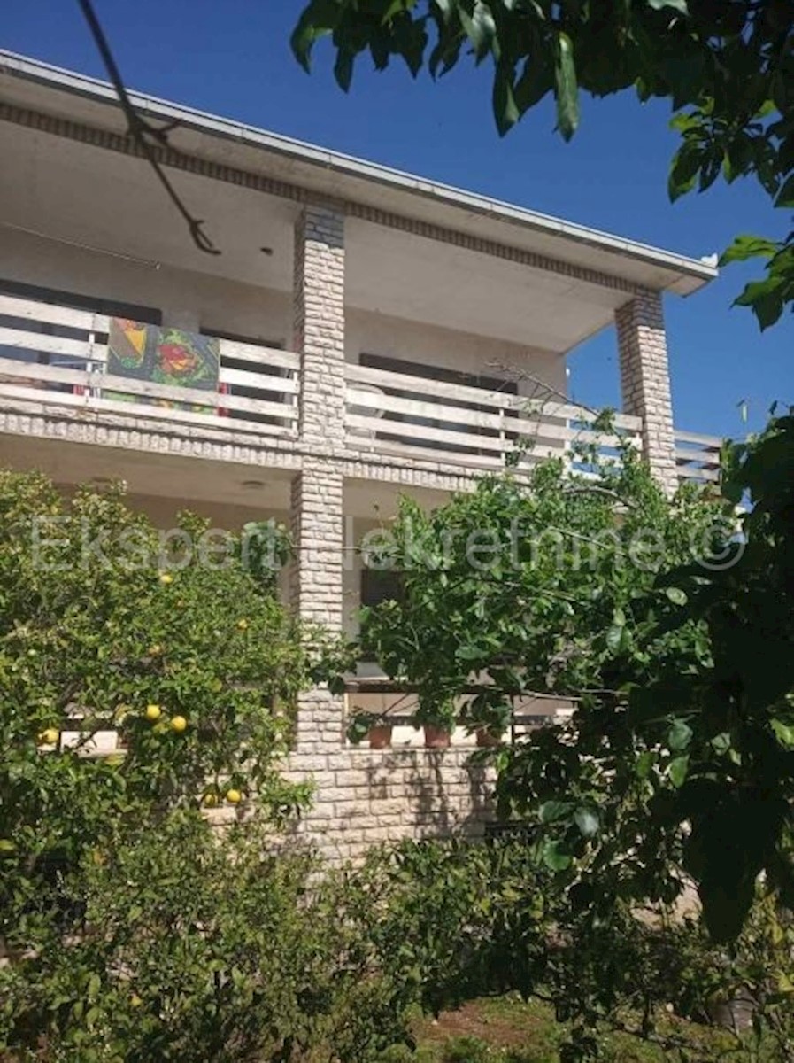 Okrug G., casa indipendente 375m2 con giardino 481m2, 190m dal mare e dalla spiaggia