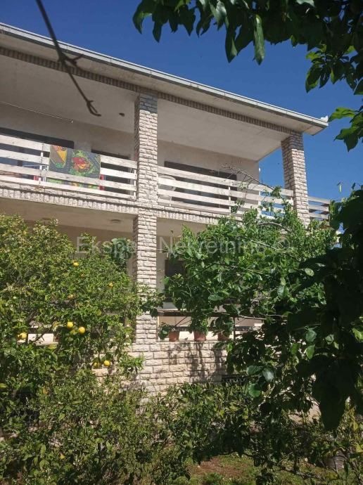 Okrug G., casa indipendente 375m2 con giardino 481m2, 190m dal mare e dalla spiaggia