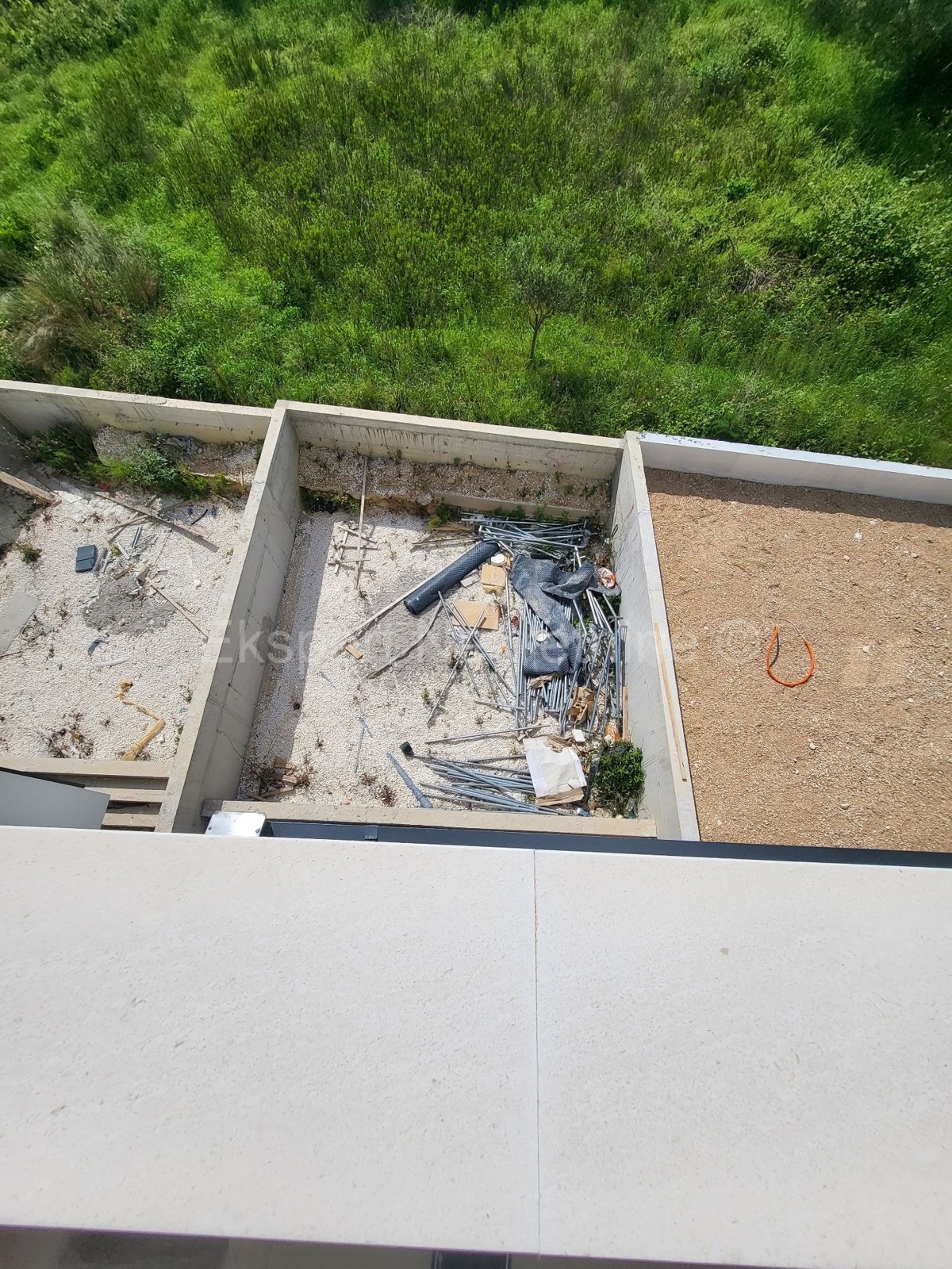 Trogir, appartamento di 4 locali su tre piani, 137 m2, nella natura di una casa a schiera, nuova costruzione