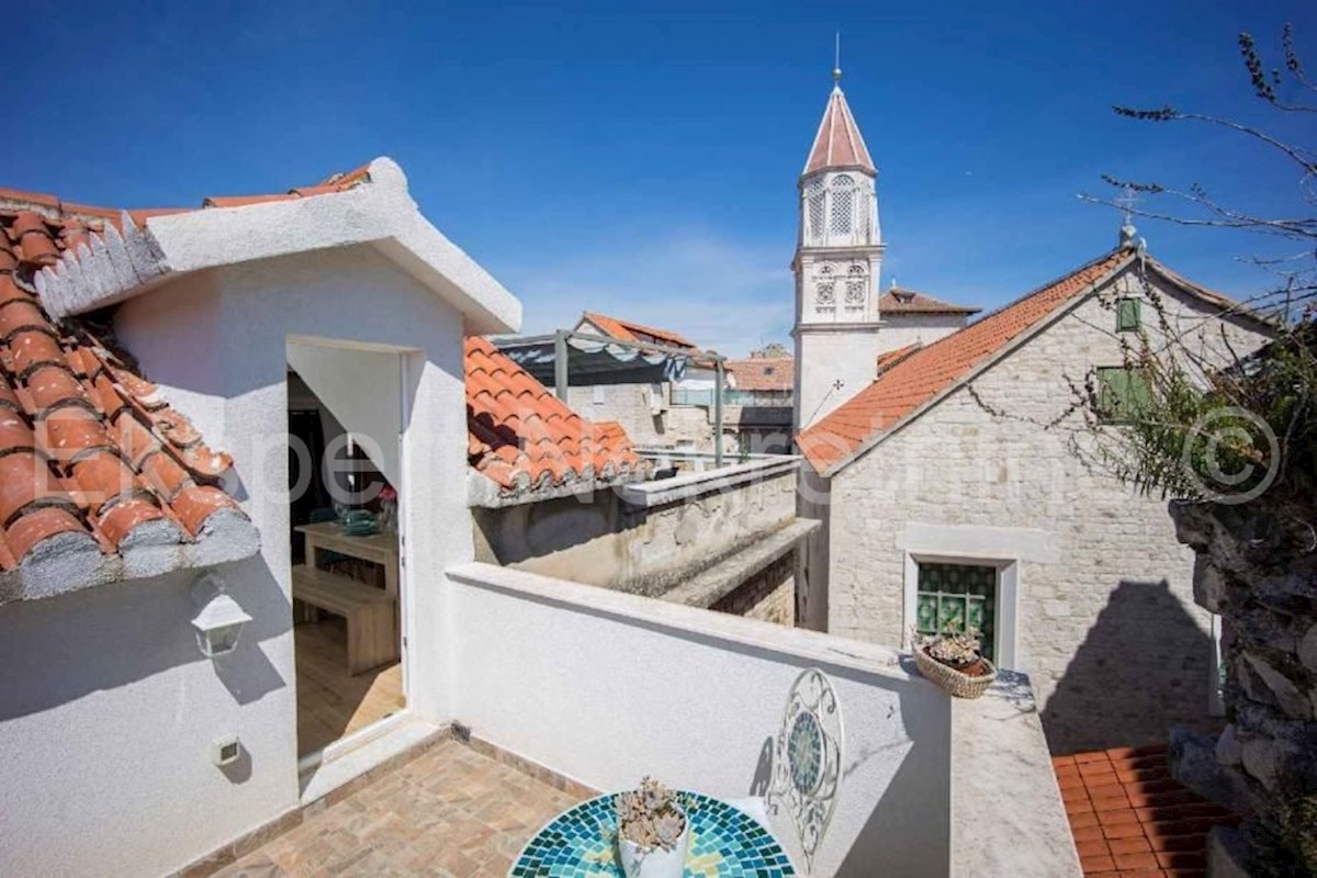 Trogir, Centro, casa a schiera trilocale 174m2 nel centro storico