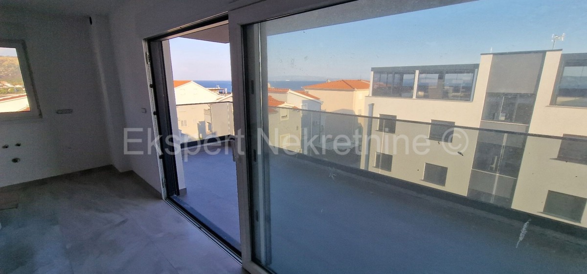 Čiovo, Okrug Gornji, bilocale 73 m2 + terrazza sul tetto 74 m2, nuova costruzione