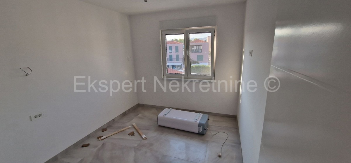 Čiovo, Okrug Gornji, bilocale 73 m2 + terrazza sul tetto 74 m2, nuova costruzione