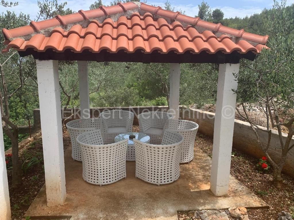 Slatine, casa indipendente 500 m2, 75 m dal mare con vista