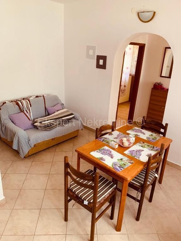 Slatine, casa indipendente 500 m2, 75 m dal mare con vista