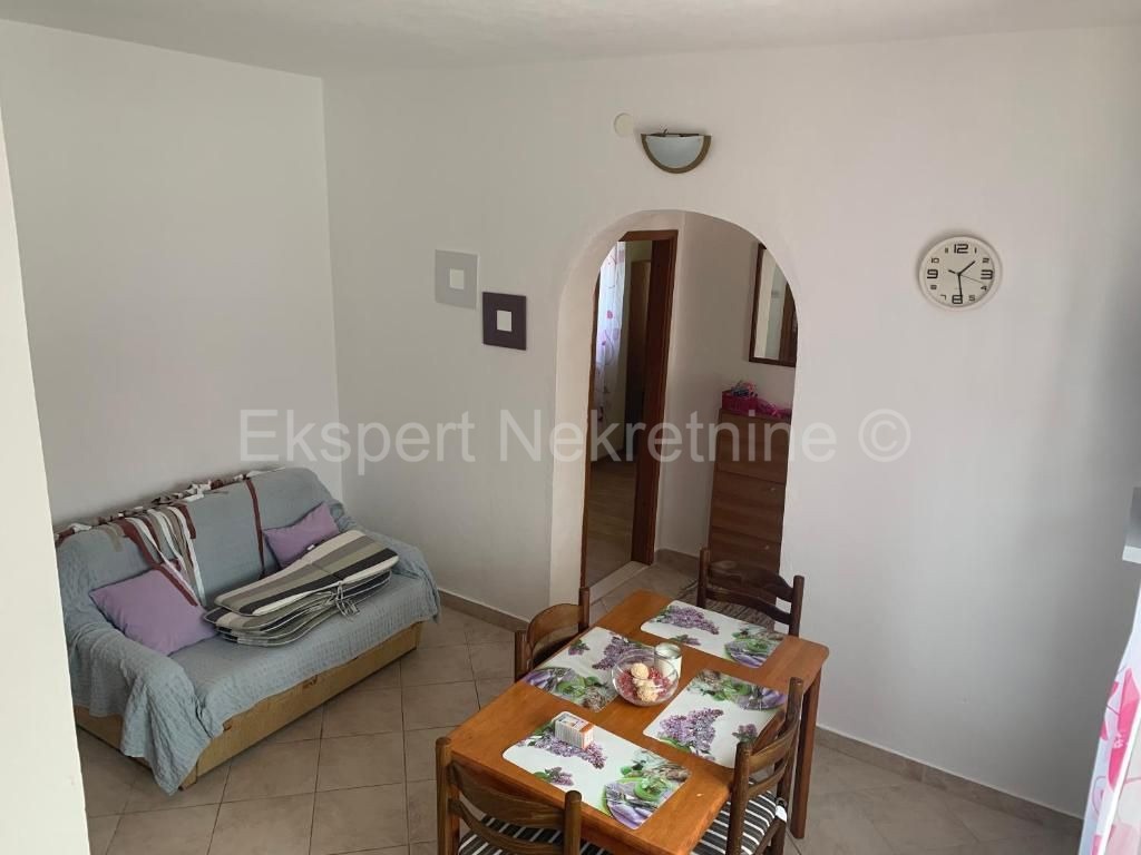 Slatine, casa indipendente 500 m2, 75 m dal mare con vista