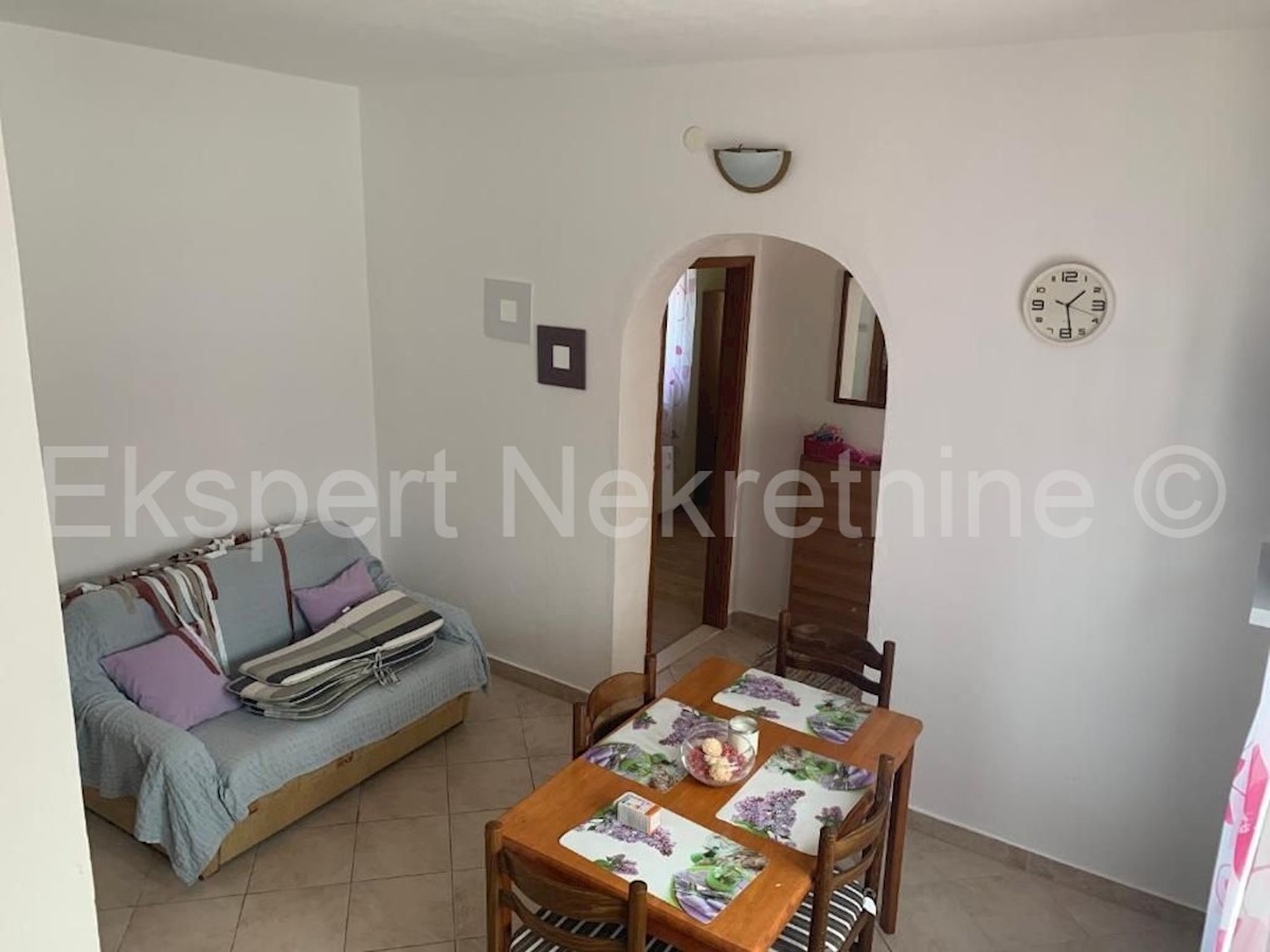 Slatine, casa indipendente 500 m2, 75 m dal mare con vista