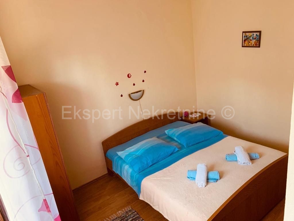 Slatine, casa indipendente 500 m2, 75 m dal mare con vista