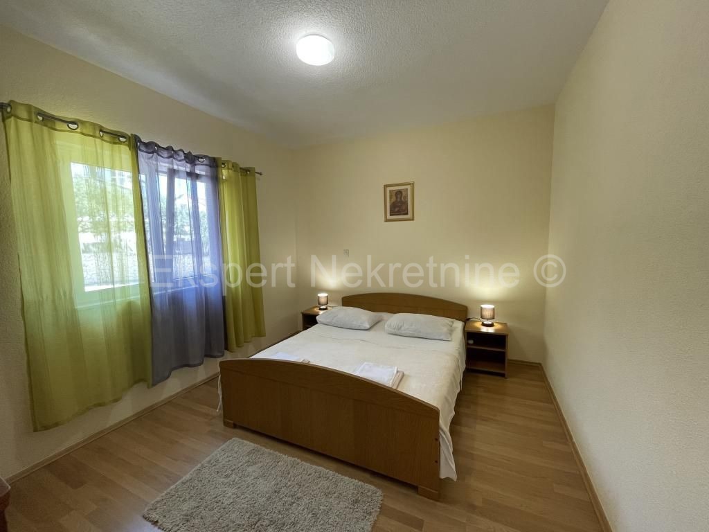 Slatine, casa indipendente 500 m2, 75 m dal mare con vista