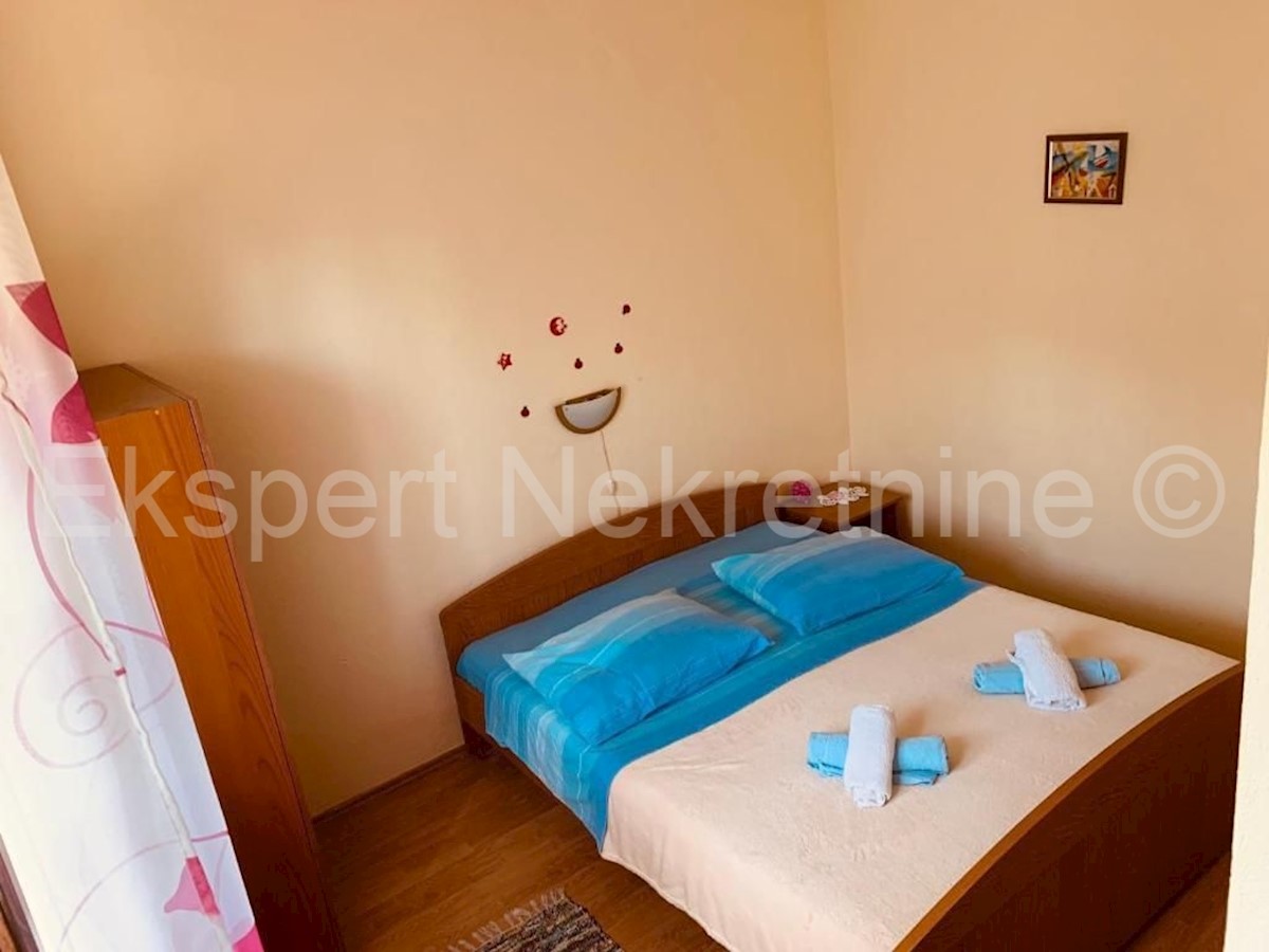 Slatine, casa indipendente 500 m2, 75 m dal mare con vista