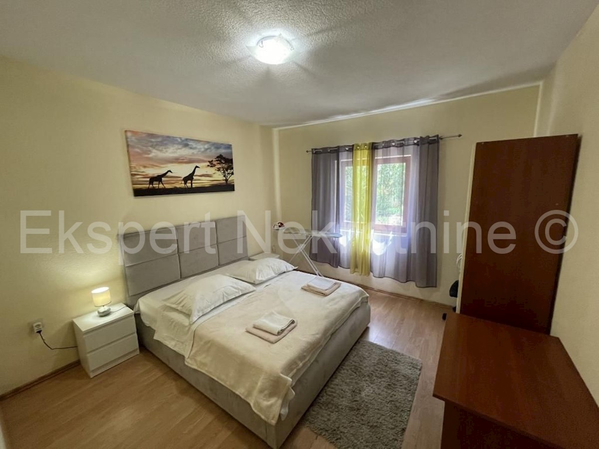 Slatine, casa indipendente 500 m2, 75 m dal mare con vista