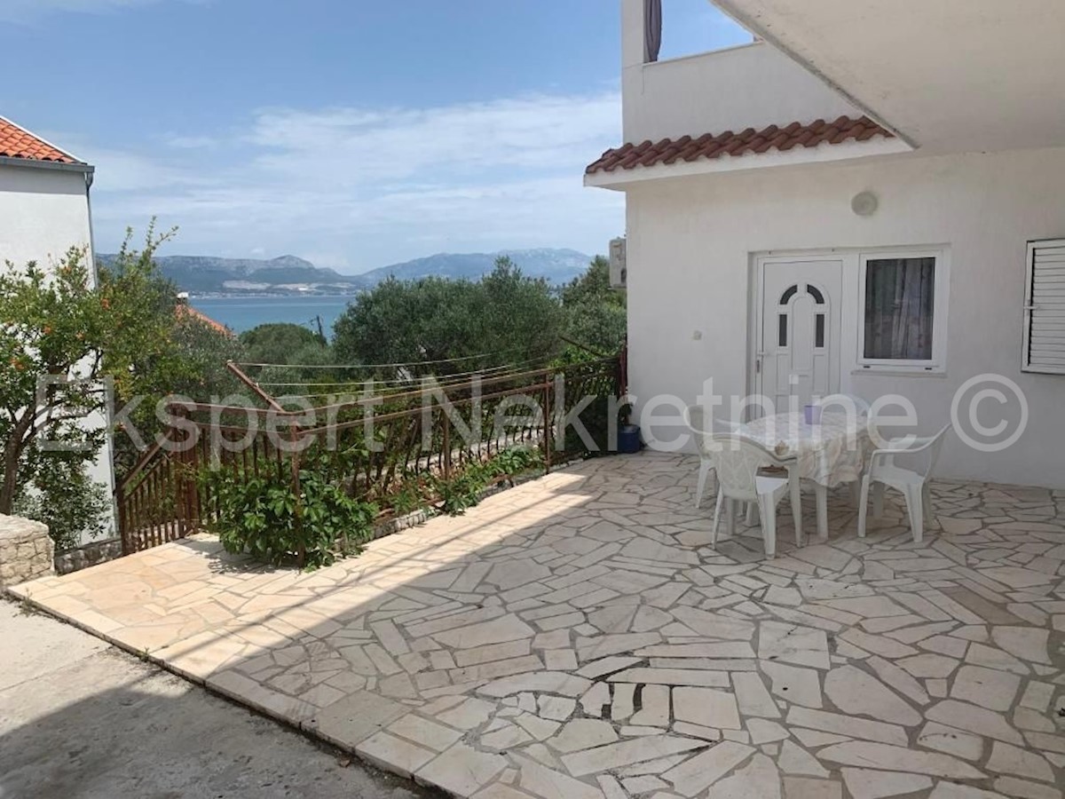 Slatine, casa indipendente 500 m2, 75 m dal mare con vista