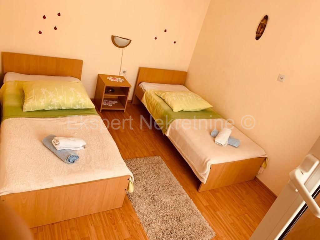 Slatine, casa indipendente 500 m2, 75 m dal mare con vista