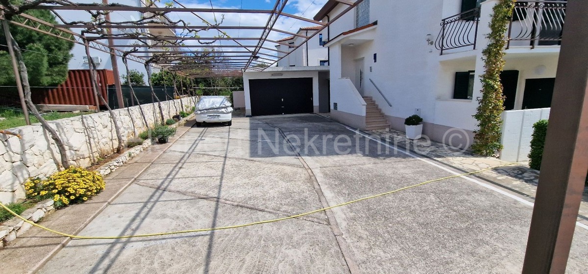 Ciovo, Okrug, apartment house 350 m2, 10 apartments, garage, sea view