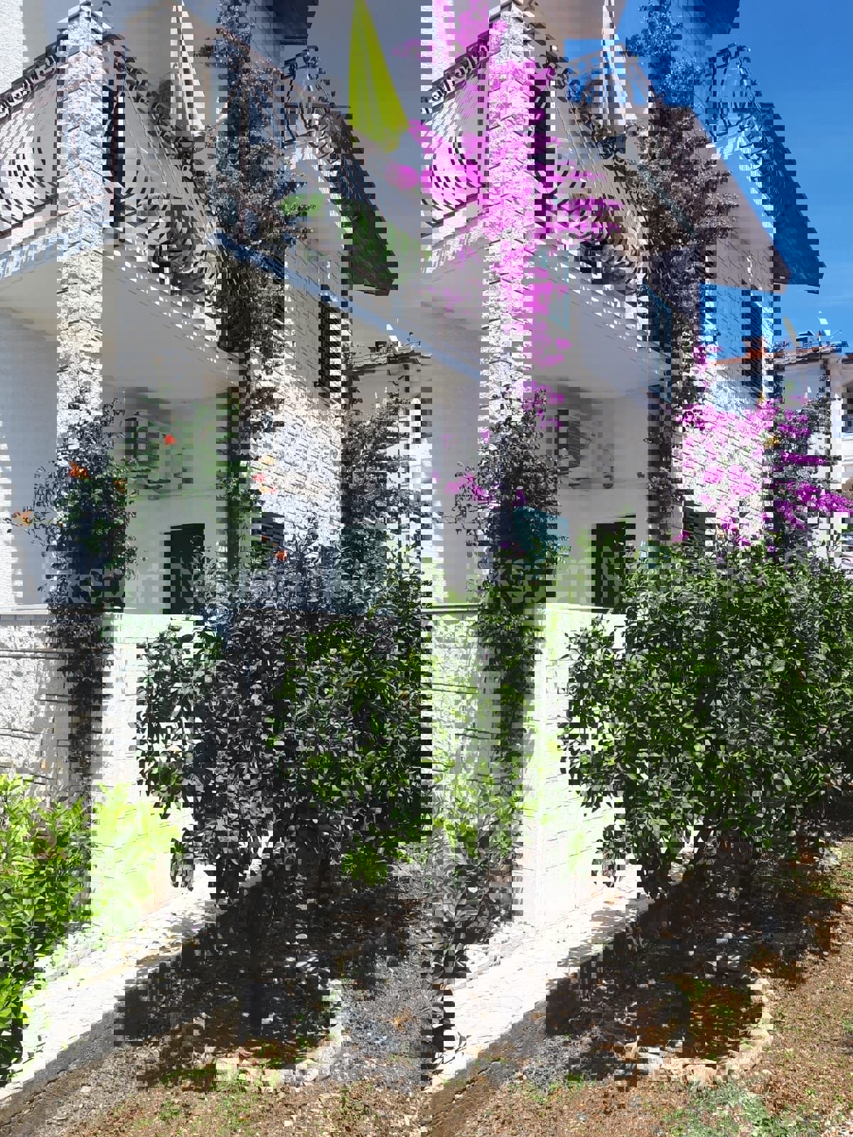 Ciovo, Okrug, apartment house 350 m2, 10 apartments, garage, sea view
