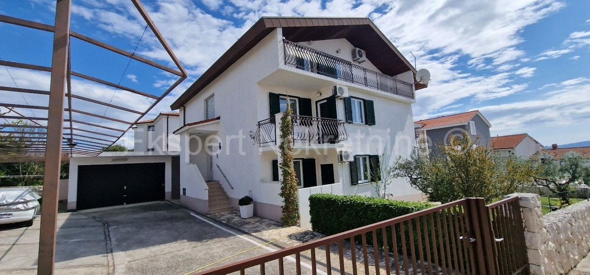 Ciovo, Okrug, apartment house 350 m2, 10 apartments, garage, sea view