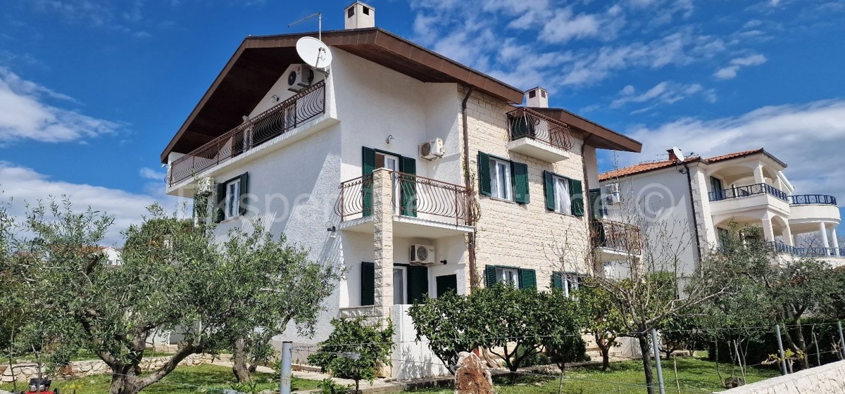 Ciovo, Okrug, apartment house 350 m2, 10 apartments, garage, sea view