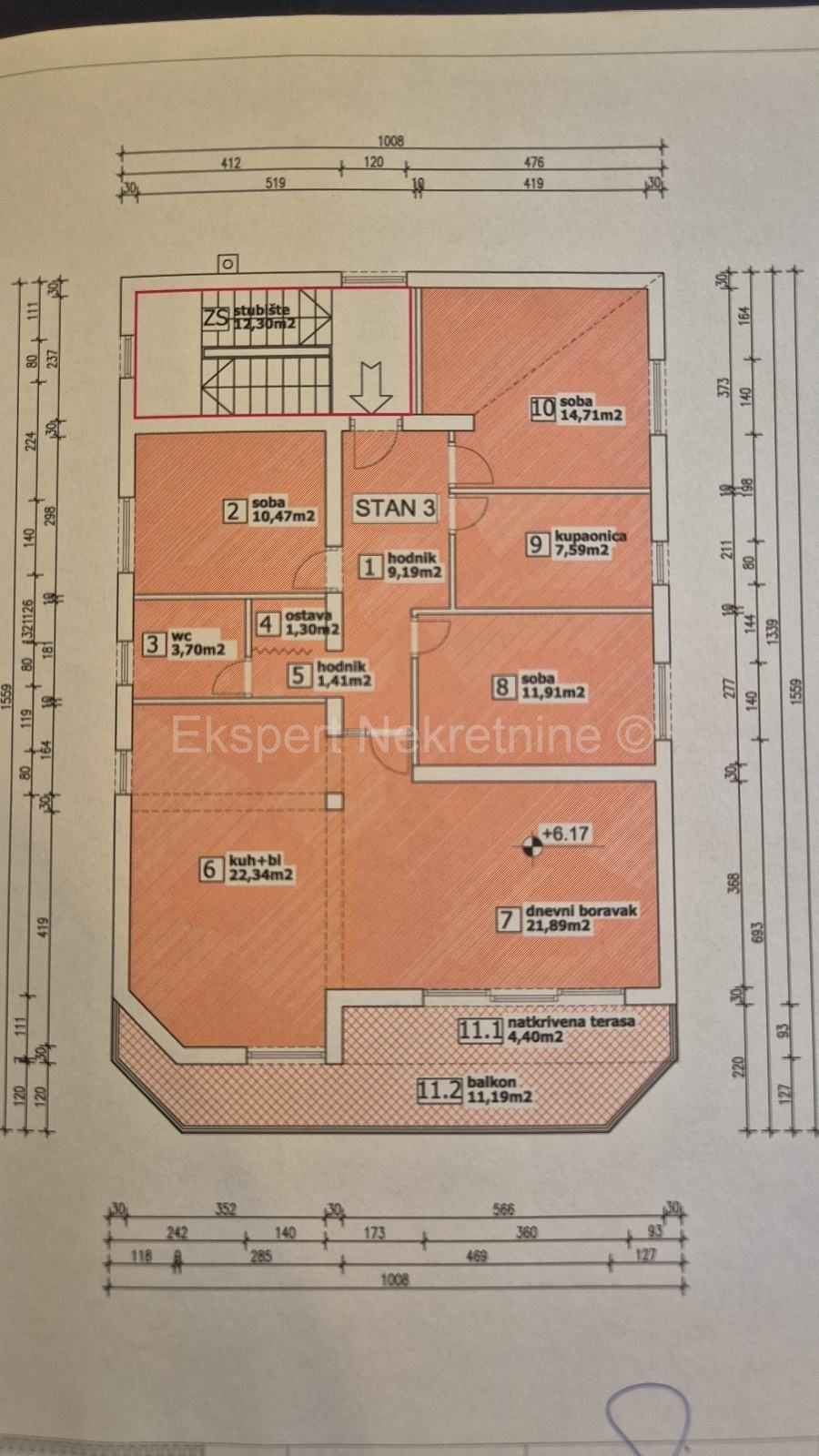 Spalato, Manuš, appartamento diviso in due unità abitative di 50 m2 e 30 m2. (planimetria allegata)  Impianti elettrici, idrici, pavimenti, pareti, soffitto, aperture, soletta in cemento completamente ristrutturati.  L'appartamento è arredato e viene