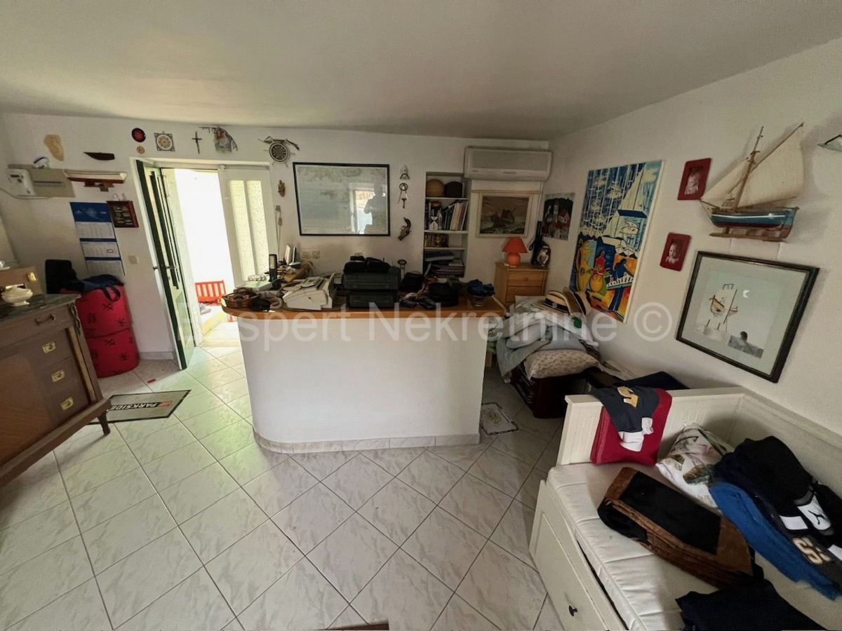 Drvenik Veliki, 2 case a schiera con garage, taverna e giardino, 1a fila al mare