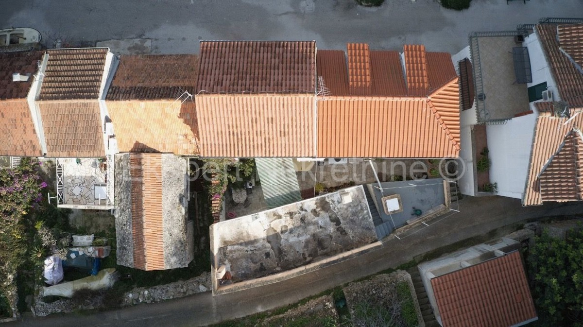 Drvenik Veliki, 2 case a schiera con garage, taverna e giardino, 1a fila al mare