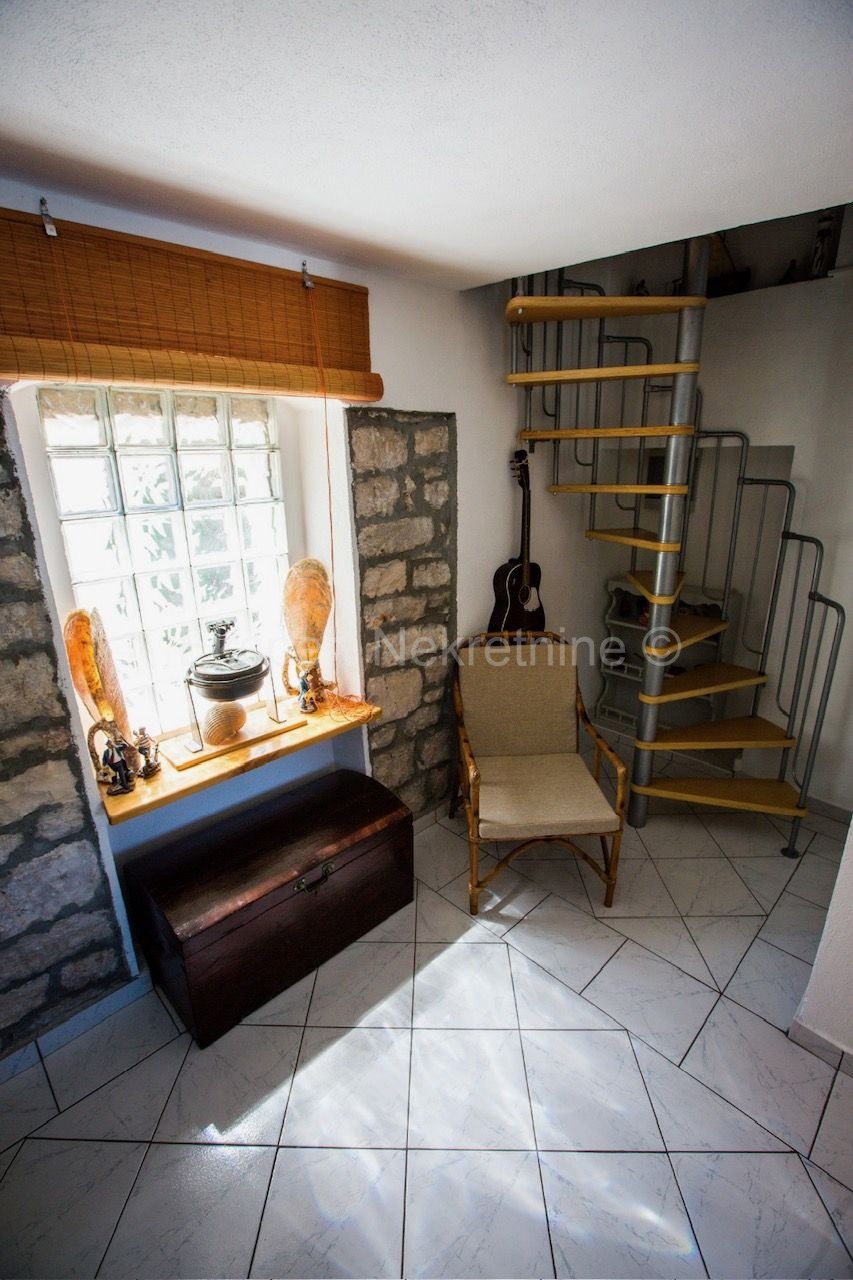 Drvenik Veliki, 2 case a schiera con garage, taverna e giardino, 1a fila al mare