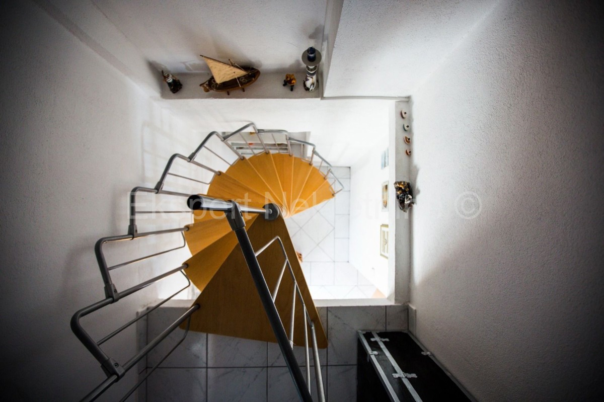 Drvenik Veliki, 2 case a schiera con garage, taverna e giardino, 1a fila al mare