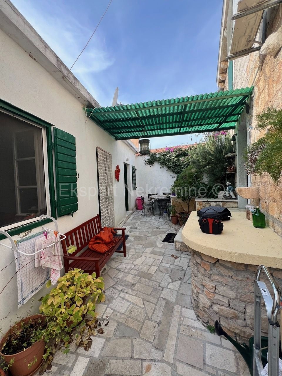 Drvenik Veliki, 2 case a schiera con garage, taverna e giardino, 1a fila al mare