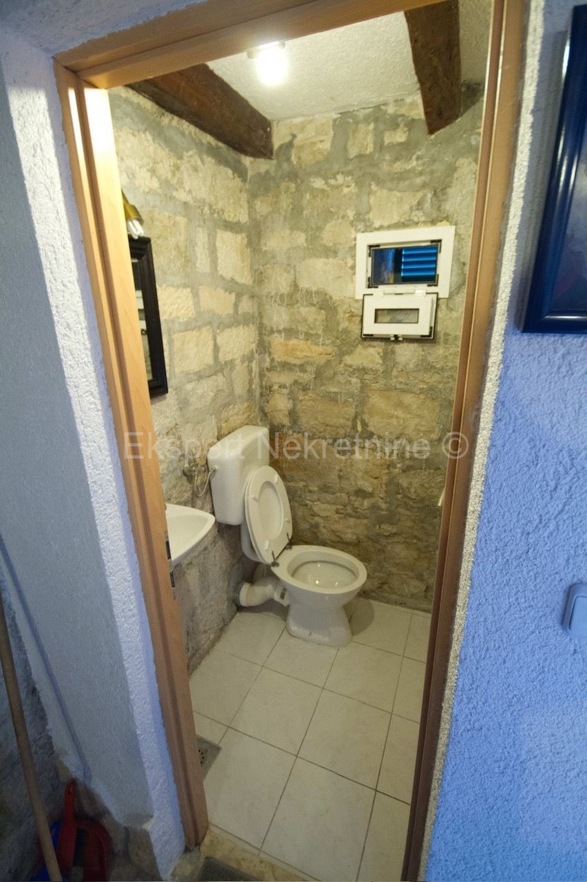 Drvenik Veliki, 2 case a schiera con garage, taverna e giardino, 1a fila al mare