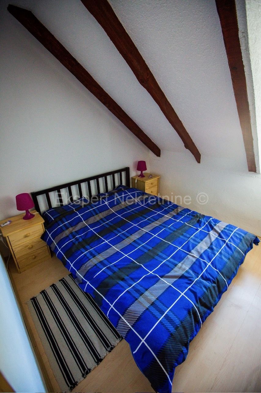 Drvenik Veliki, 2 case a schiera con garage, taverna e giardino, 1a fila al mare