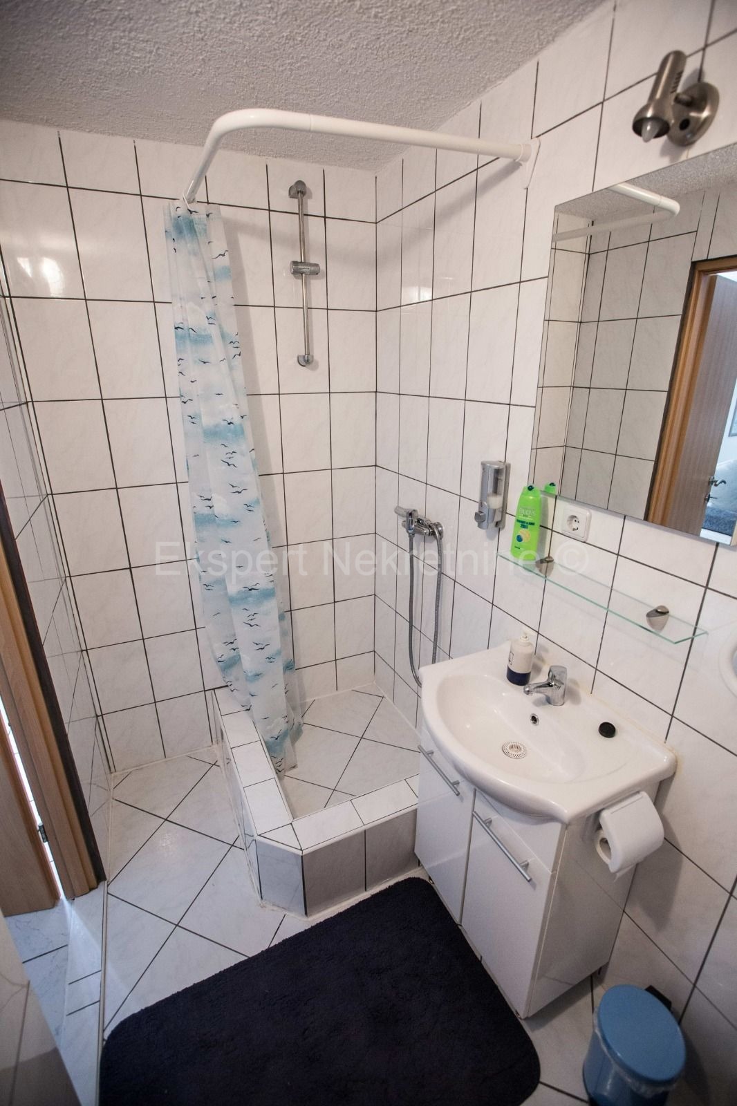 Drvenik Veliki, 2 case a schiera con garage, taverna e giardino, 1a fila al mare