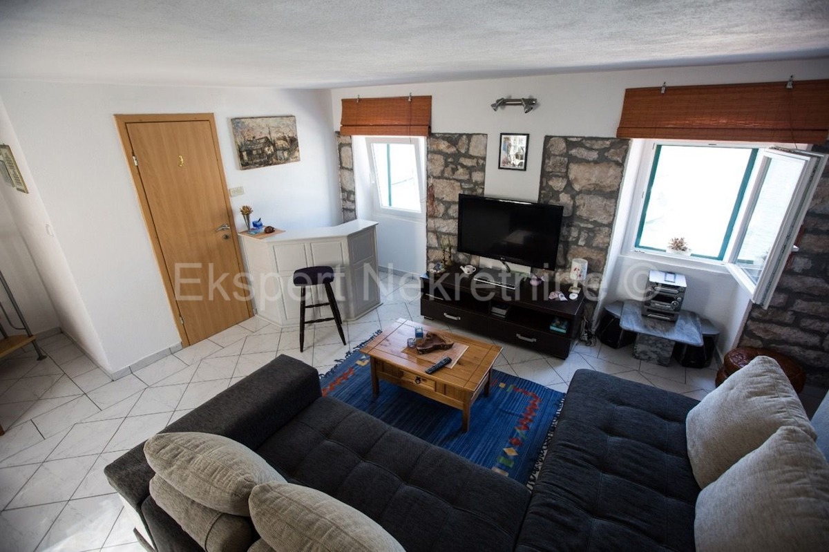 Drvenik Veliki, 2 case a schiera con garage, taverna e giardino, 1a fila al mare