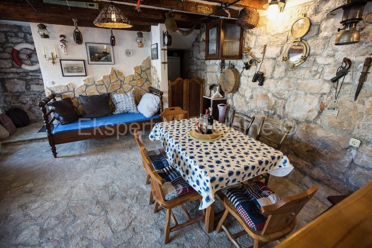 Drvenik Veliki, 2 case a schiera con garage, taverna e giardino, 1a fila al mare