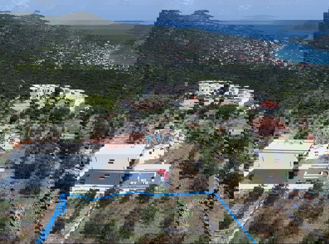 Vinišće, terreno edificabile 534 m2, vista mare, a 1,5 km dal mare