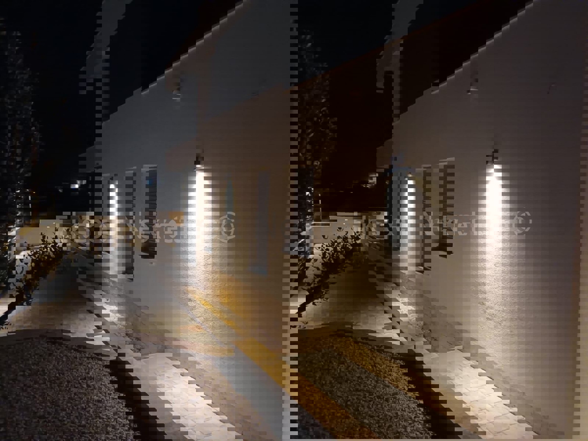 Ražanac, Rtina, casa indipendente con piscina e jacuzzi, vista mare