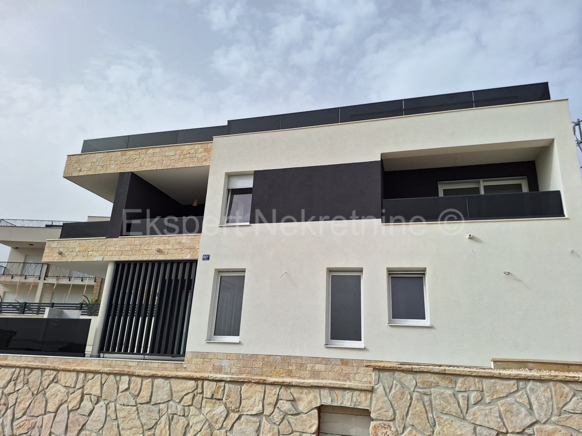 Ražanac, Rtina, casa indipendente con piscina e jacuzzi, vista mare