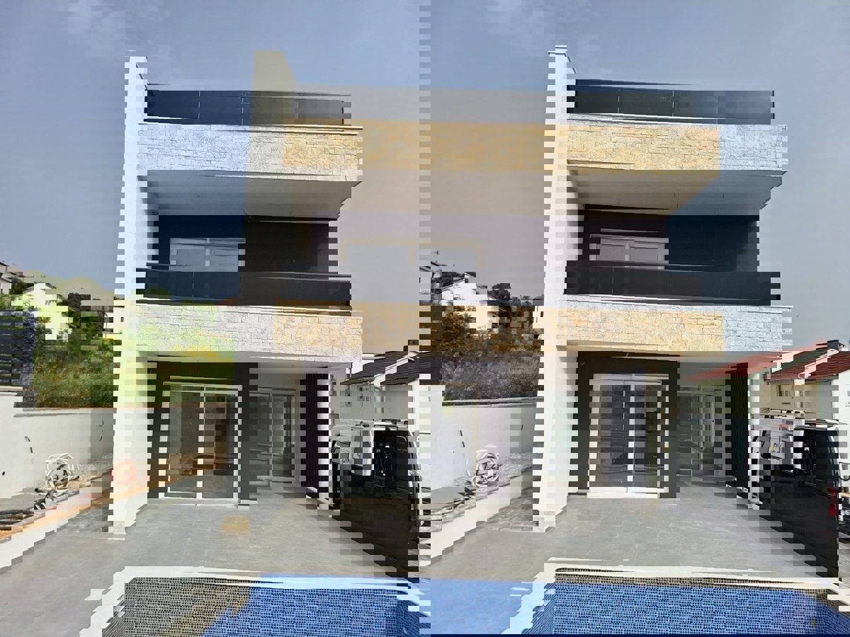 Ražanac, Rtina, casa indipendente con piscina e jacuzzi, vista mare