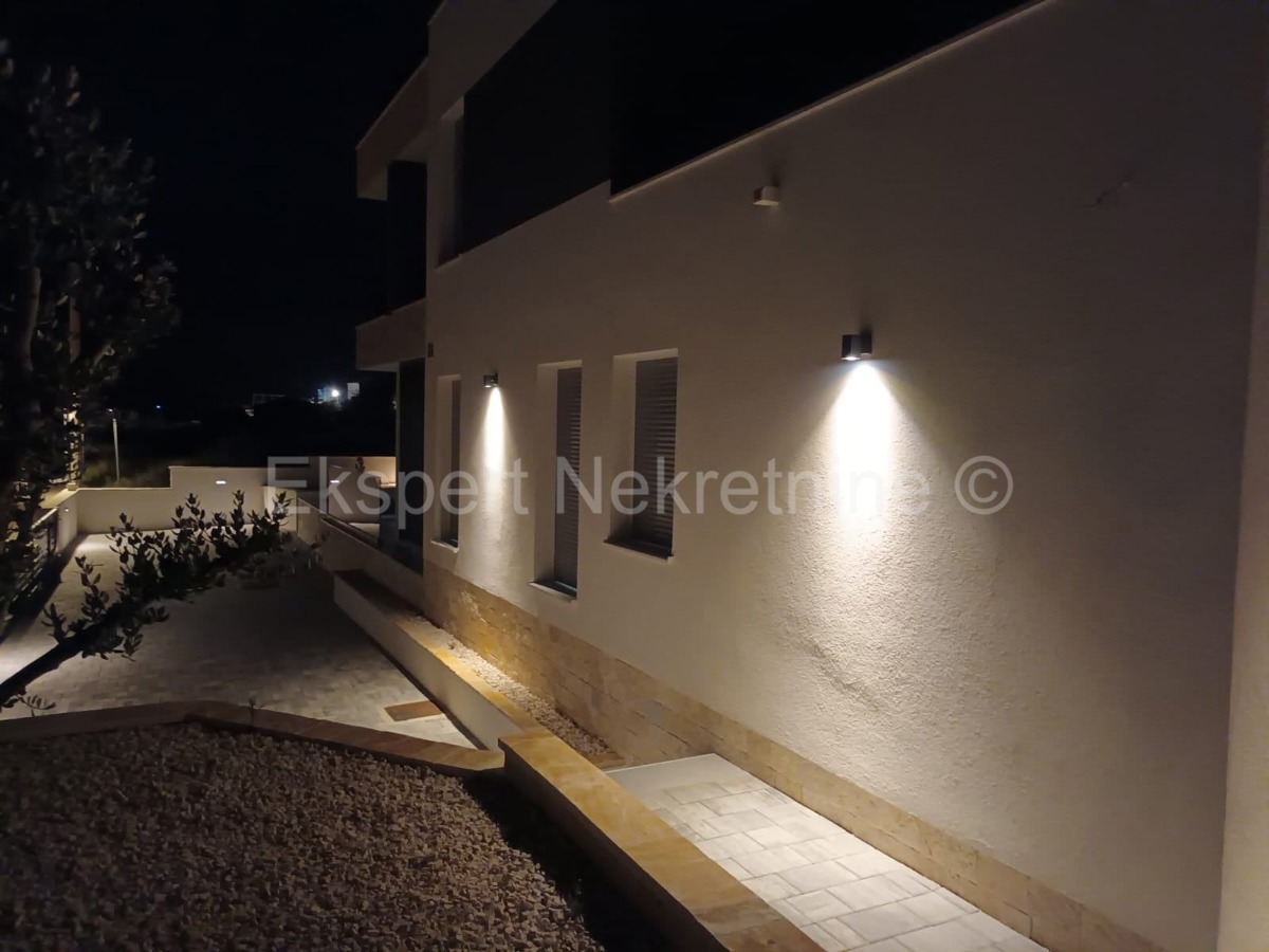 Ražanac, Rtina, casa indipendente con piscina e jacuzzi, vista mare