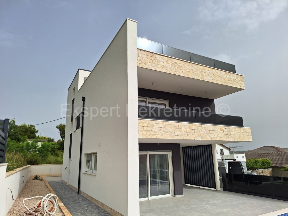 Ražanac, Rtina, casa indipendente con piscina e jacuzzi, vista mare