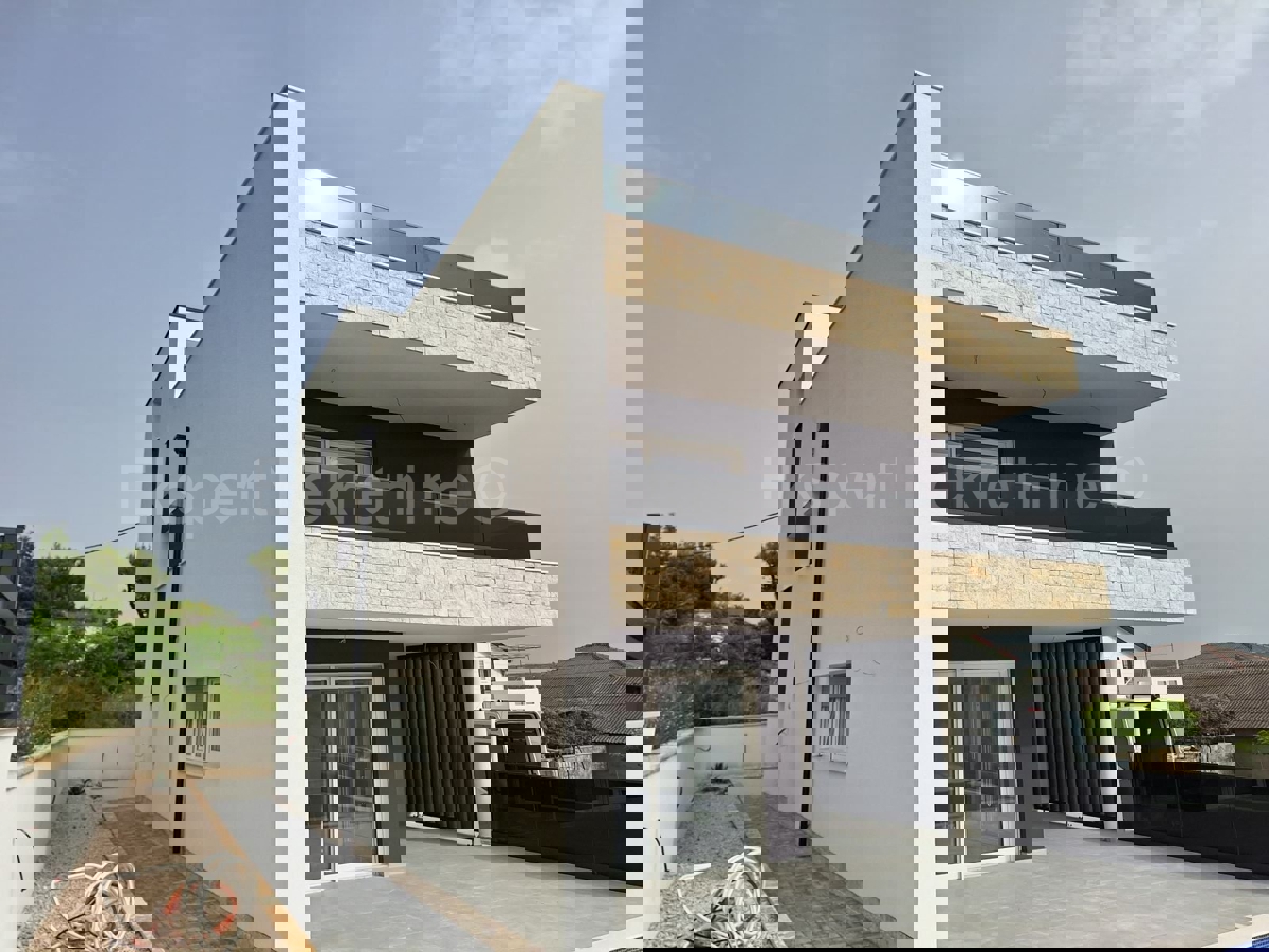 Ražanac, Rtina, casa indipendente con piscina e jacuzzi, vista mare