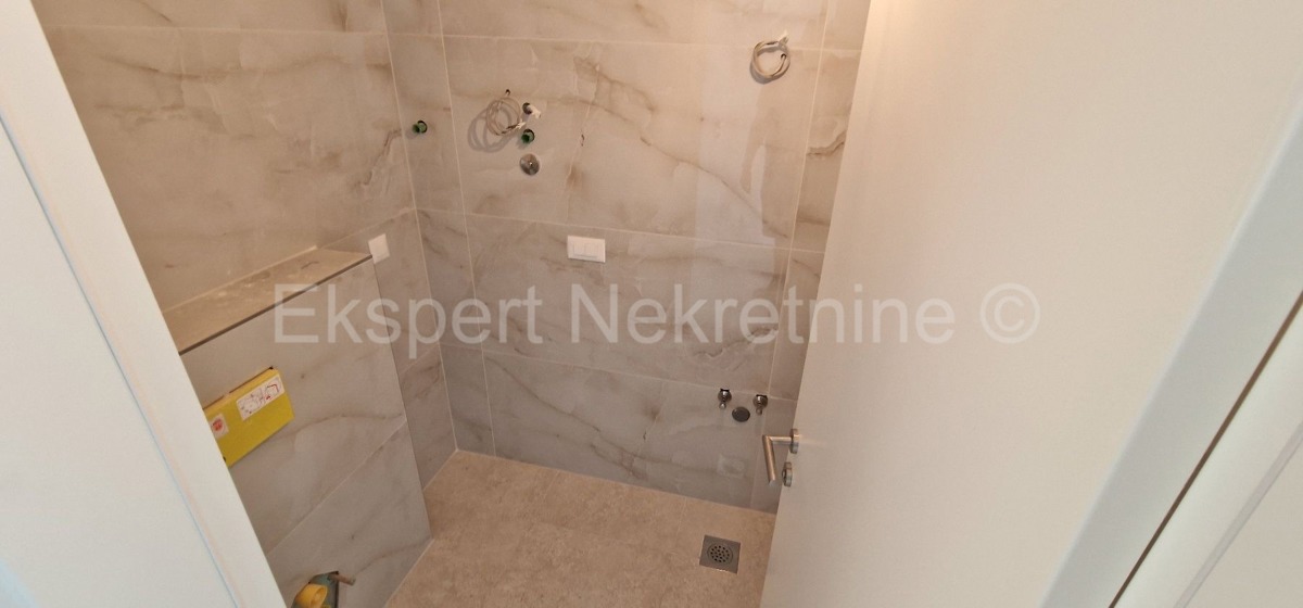 Ciovo, Okrug G, penthouse 85m2 + 40m2 roof terrace + 25m2 swimming pool on the terrace