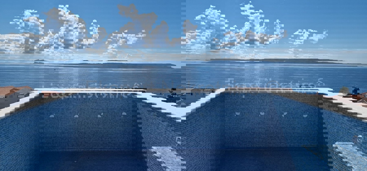 Ciovo, Okrug G, penthouse 85m2 + 40m2 roof terrace + 25m2 swimming pool on the terrace